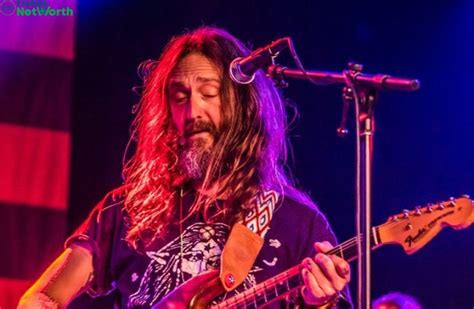 Chris Robinson Net Worth, spouse, young children, awards,。